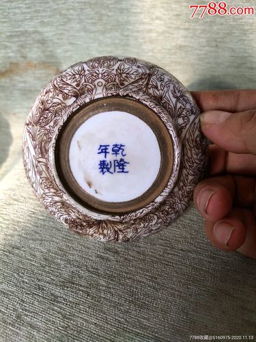 民国刻花花卉乾隆年制款大个印泥盒,10.5*6.5*5cm