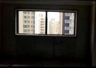卖房前承诺"大阳台落地窗",临交房却成了牢房式的小窗户!