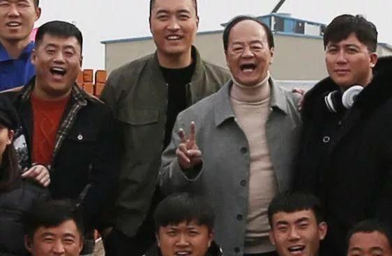 曾跟成龙齐名的狄龙,如今破次元出演《乡村爱情11》!