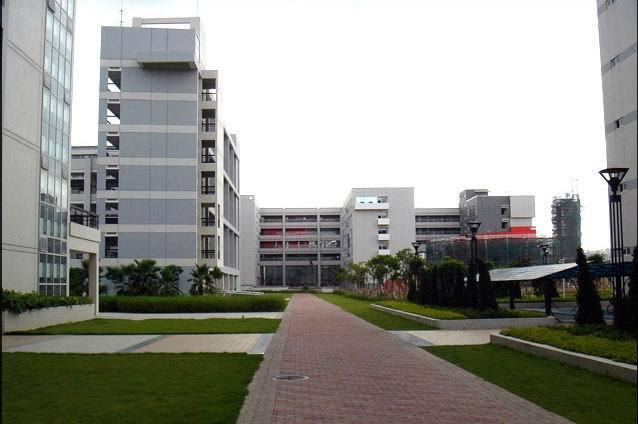 p>广州大学( i>guangzhou university /i>)是经教育部批准成立的综合