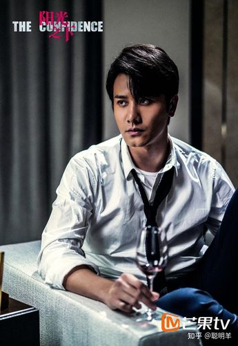 如何评价彭冠英在《阳光之下》里的表演呢?