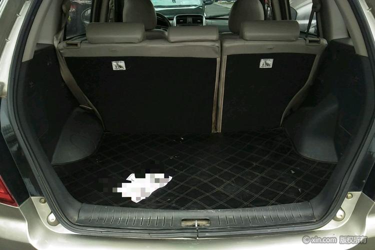 力帆汽车x60后备箱