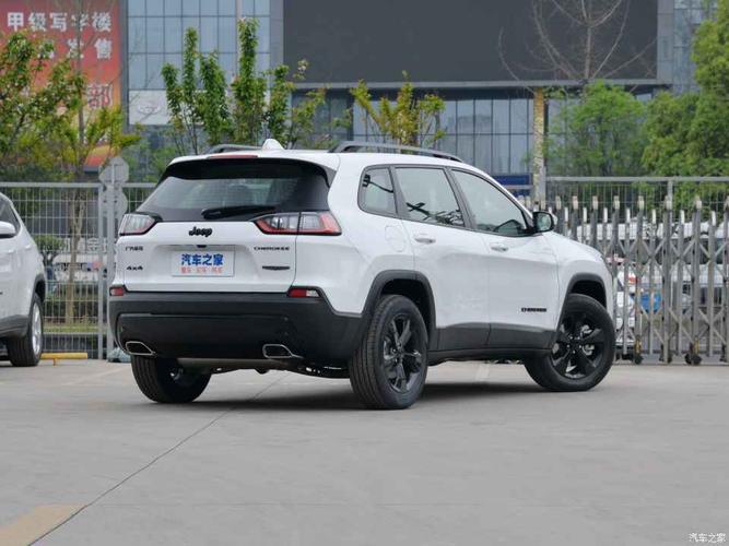 广汽菲克jeep 自由光 2020款 2.0t 四驱夜鹰版