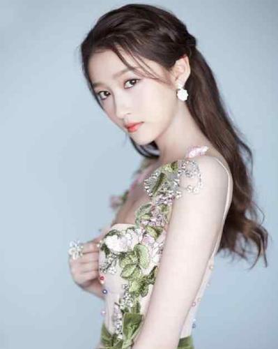 关晓彤家世 关晓彤个人简历资料 揭秘关晓彤显赫家世