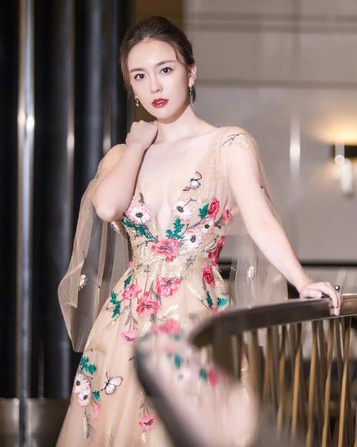 吕佳容代言代言费一年多/【吕佳容经纪人是谁?】