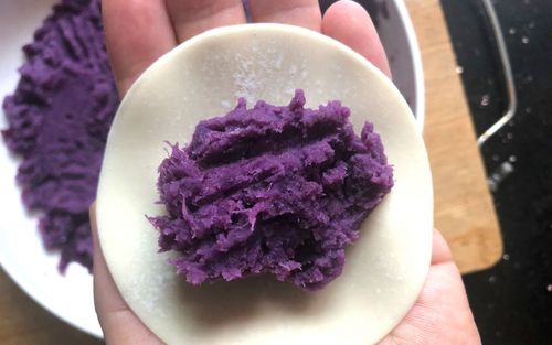 剩下的饺子皮不要扔这样做比饺子还好吃隔壁小孩都要馋哭了