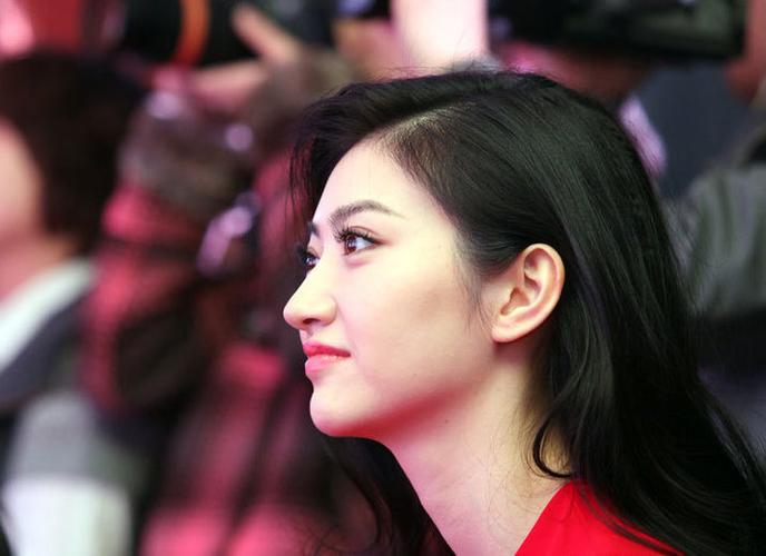 陕西西安,素有"京城四美"之称的景甜回到老家西安为新片《新妈妈再爱