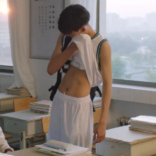 来看窝们销销的腹肌