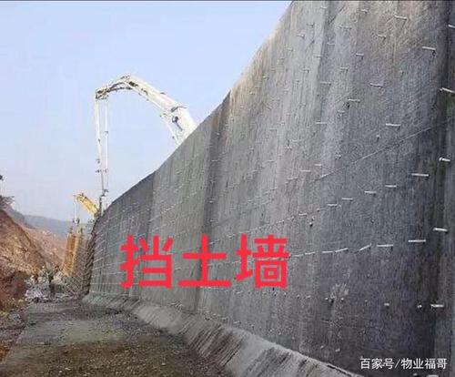 常见的挡土墙有现浇钢筋混凝土结构,装配式钢筋混凝土结构挡土墙,砌体