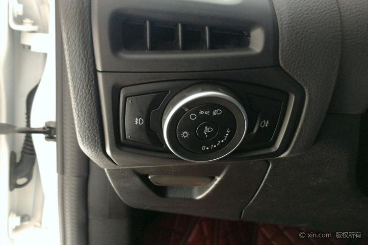 福特 福克斯三厢 2018款 1.6 自动 风尚型智行版