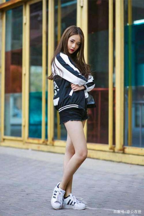 街拍清秀可人的美女姐姐,谁能让你瞬间心动?