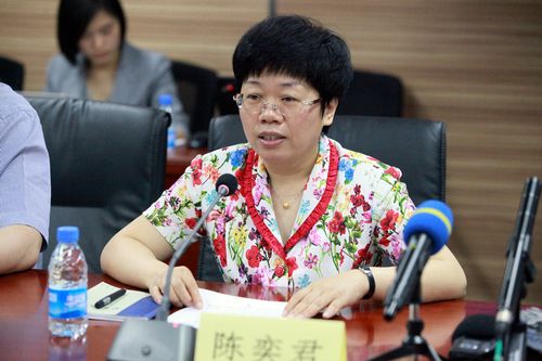 宁波市委常委,常务副市长陈奕君介绍宁波在城镇化发展过程中的先进