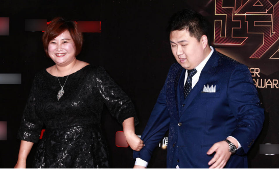 贾玲不再隐瞒结婚六年丈夫的真实身份 难怪贾玲能开公司