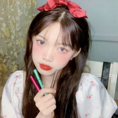 女生头像用头发遮住一半脸