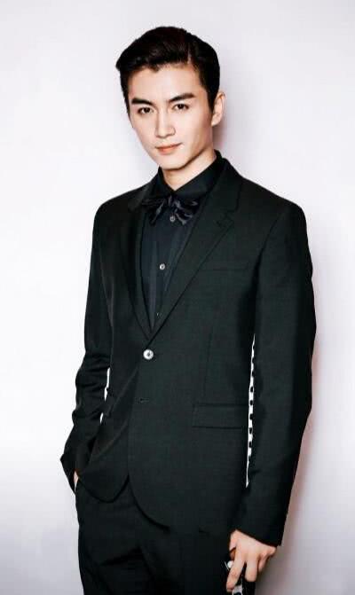 陈晓西服造型一览从俊朗少年到成熟大叔男性魅力让人招架不住