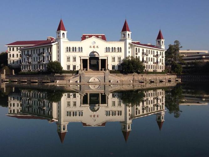 在南财红山学院,寻找心中最美的霓虹!