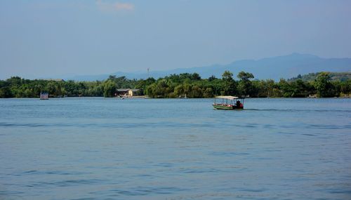 成都郊外三岔湖.