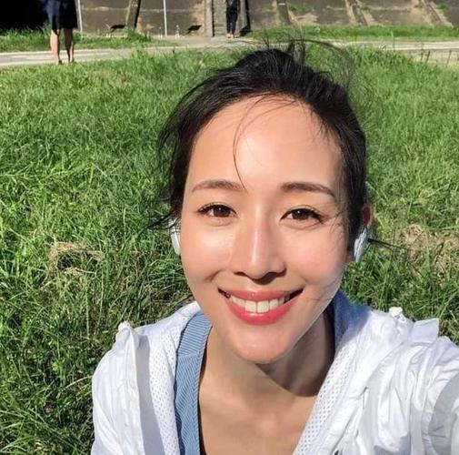 张钧甯晒素颜照感谢粉丝白皙牛奶肌没有一丝瑕疵39岁仍然单身