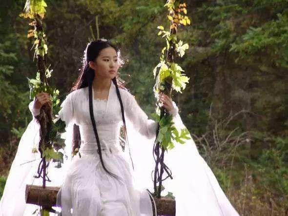 谈谈《神雕侠侣》,黄晓明和刘亦菲版的《神雕侠侣》上映后,一开始也是