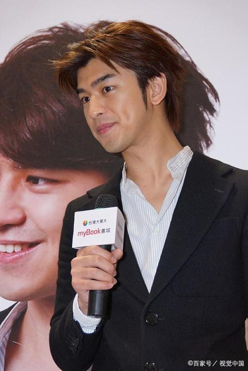 36岁陈柏霖恋情曝光!陈庭萱颜值高身材有料,陈柏霖艳福不浅!