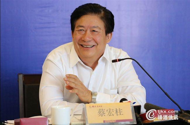 "稻花香集团董事长蔡宏柱在回答记者提问时说,白酒产业永远是稻花香