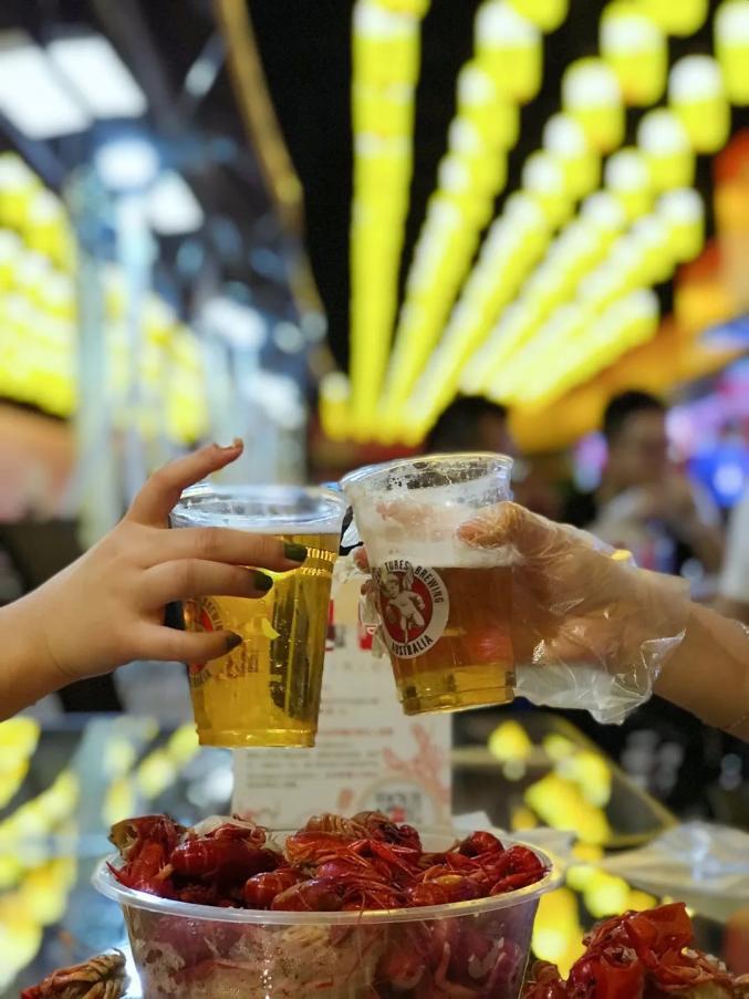 小龙虾啤酒烧烤夜宵来了给我一个xxxl胃吧文末福利暴击