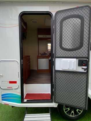 118万转让行驶9000公里的黄海房车