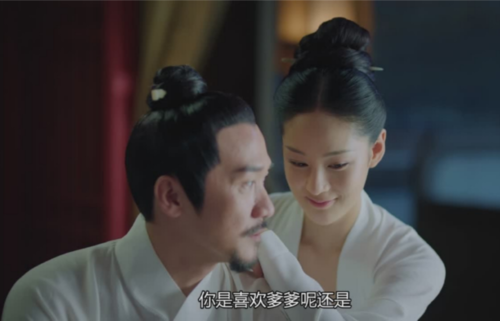 《鹤唳华亭》里的宋贵人是一个内心住着孩子的小女子,天真可爱,没事就