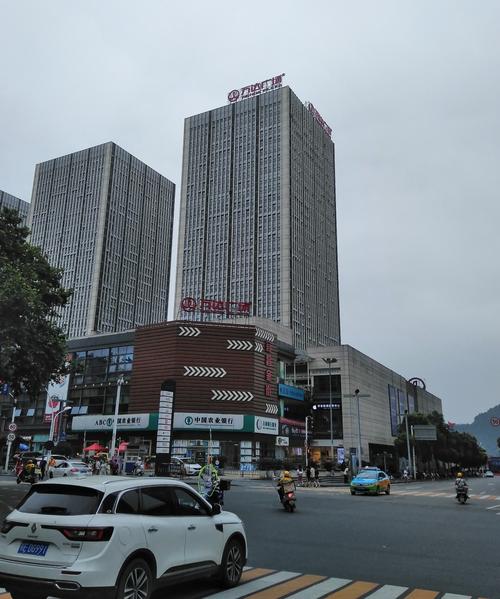 买菜的外卖员,打牌的水电工,半城半乡的宜昌万达实拍.老刘见闻