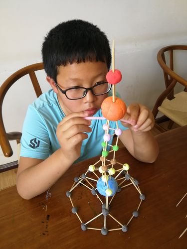 小学古镇校区五(1)班50号杨钧越牙签彩泥手工制作之《东方明珠塔》