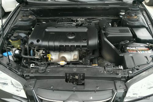 现代伊兰特发动机舱