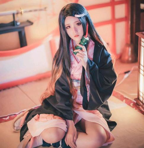 鬼灭之刃:这个萌妹cos的祢豆子,阿宅表示可以抱回家当