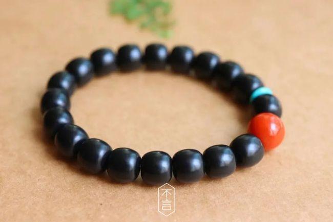 古朴国风的和田玉墨玉手串