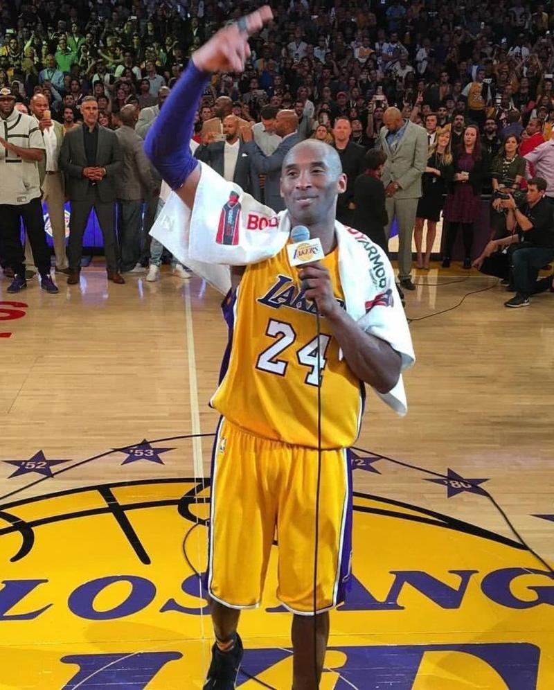 将时间定格!科比生涯最后一场比赛珍贵瞬间合集 更衣柜前他笑颜如花