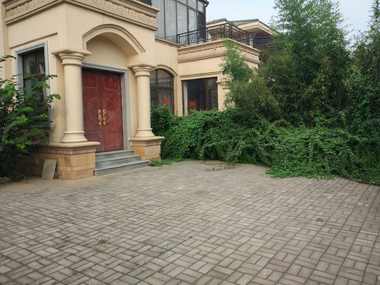 鹿泉 龙泉湖公园旁 恒大地产 金碧别墅 双拼 150平小院