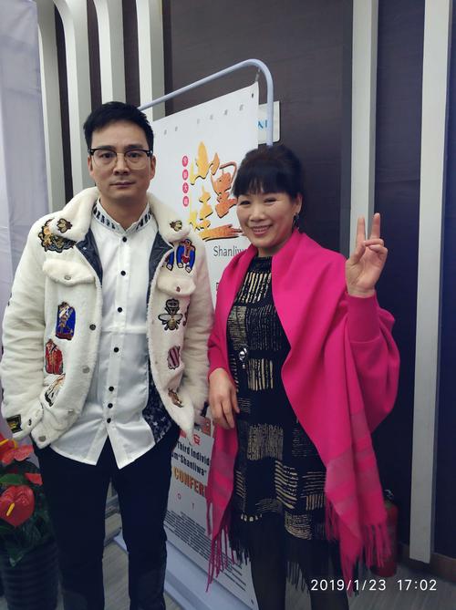 朋友与歌手:郭少杰老师合影!
