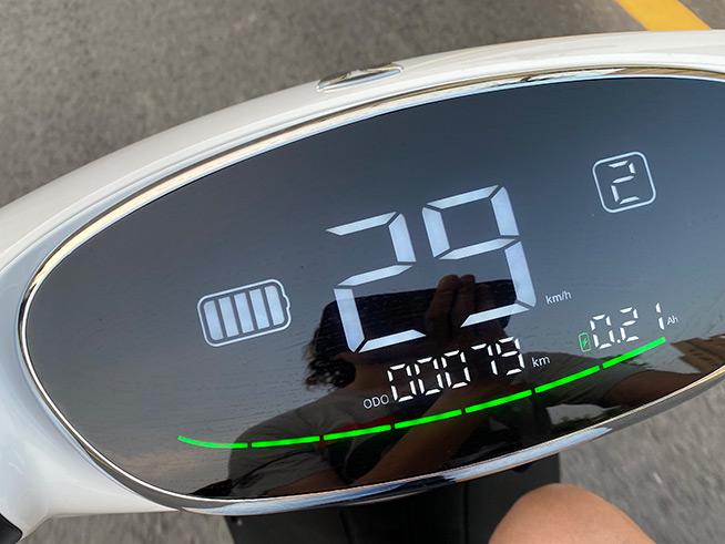 雅迪冠能m8电动车评测:续航超给力,高端新典范