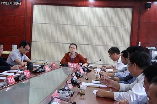 桂东宣传部长邝贵娥调研教育工作时提出要抓好四个注重
