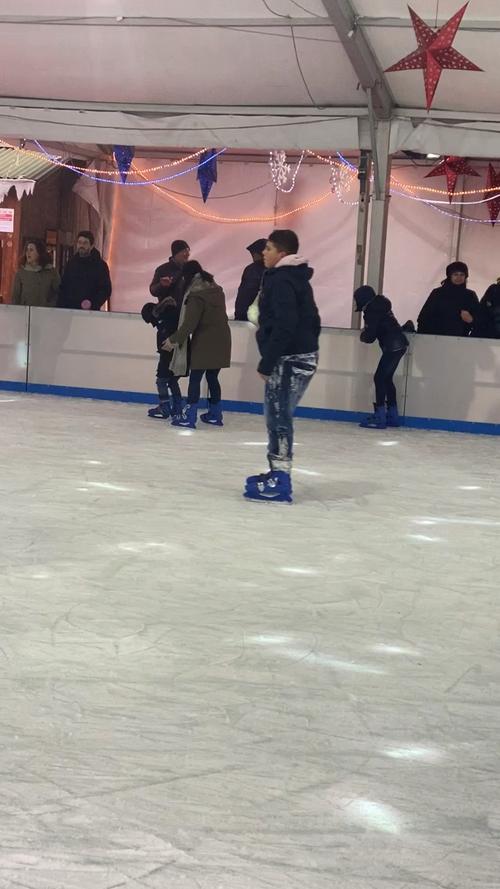 滑冰场_滑冰_运动_运动健身_运动