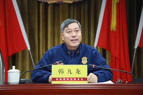 孙军 政委(右) 孙 军 新疆消防救援总队政委
