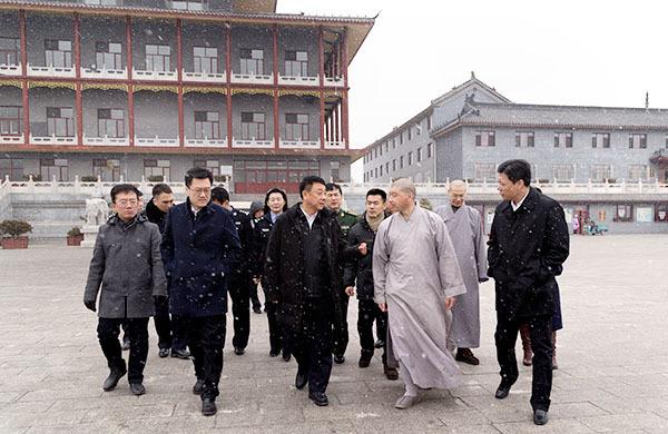 【鞍山市副市长,宗教局局长等领导一行莅临海城市大悲
