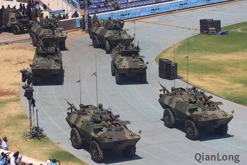 09.v-150"指挥官"装甲车(前方的两辆装甲车).