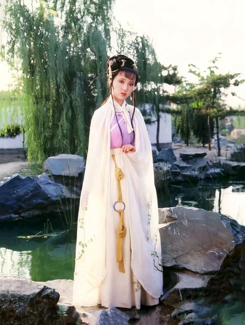 87红楼梦服饰鉴赏之林黛玉篇(一)