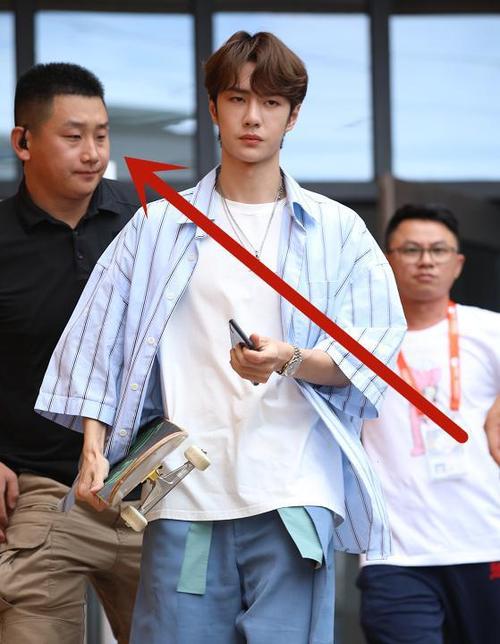 王一博肖战共用一个保镖?得知真正原因,网友:cp粉"上头"了