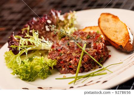 图库照片: beef tartar