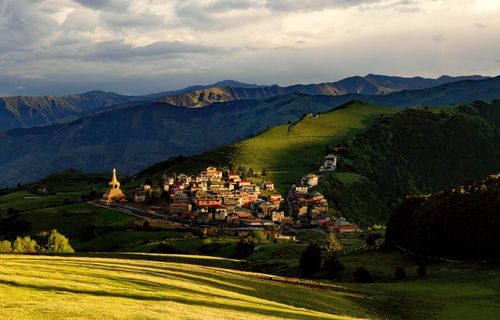 秋迎阿坝锅庄季月底到马尔康看万人舞动锅庄图