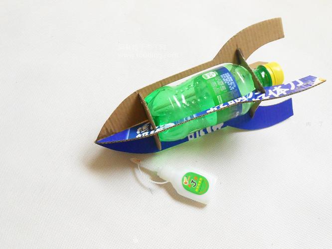 创意科技小玩具 教你用雪碧瓶子制作有趣的火箭模型