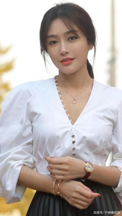 秦岚时尚肤白貌美写真照,真漂亮