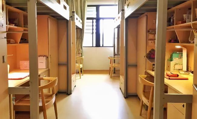 吉林大学研究生宿舍刚竣工就让学生搬进去,网友:就这还985?