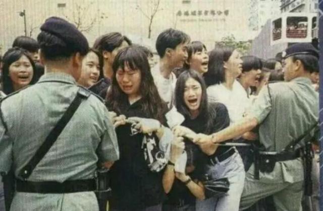 去世多年以后,黄家驹遗产曝光,数目不小,但却令人心酸